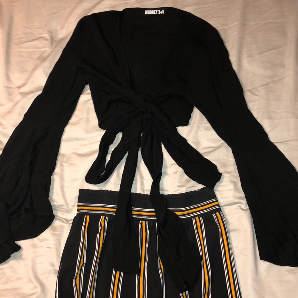 Audrey 3 + 1 bell sleeve crop